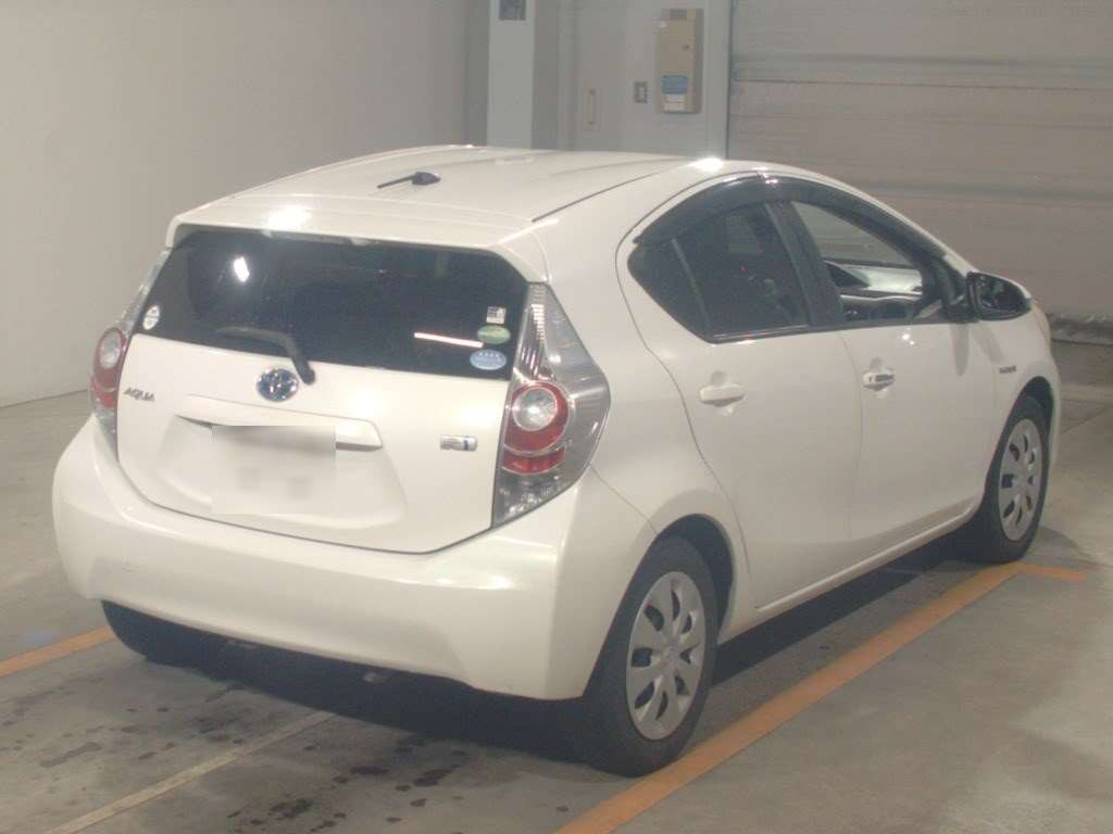 2012 Toyota Aqua NHP10[1]