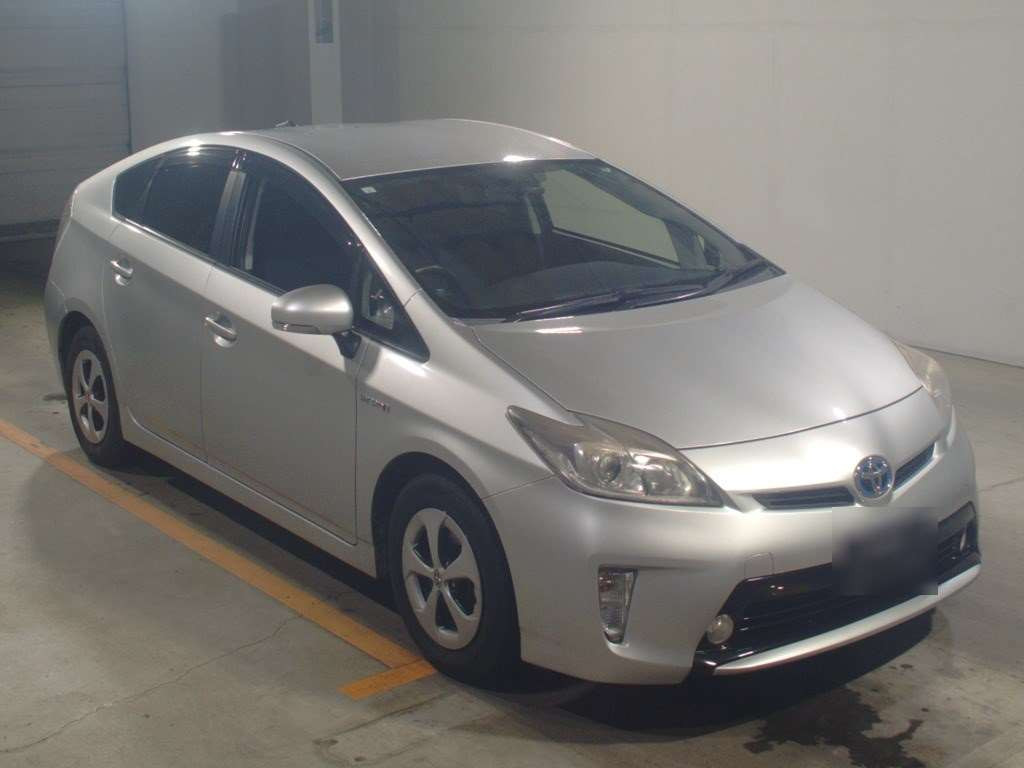 2013 Toyota Prius ZVW30[2]