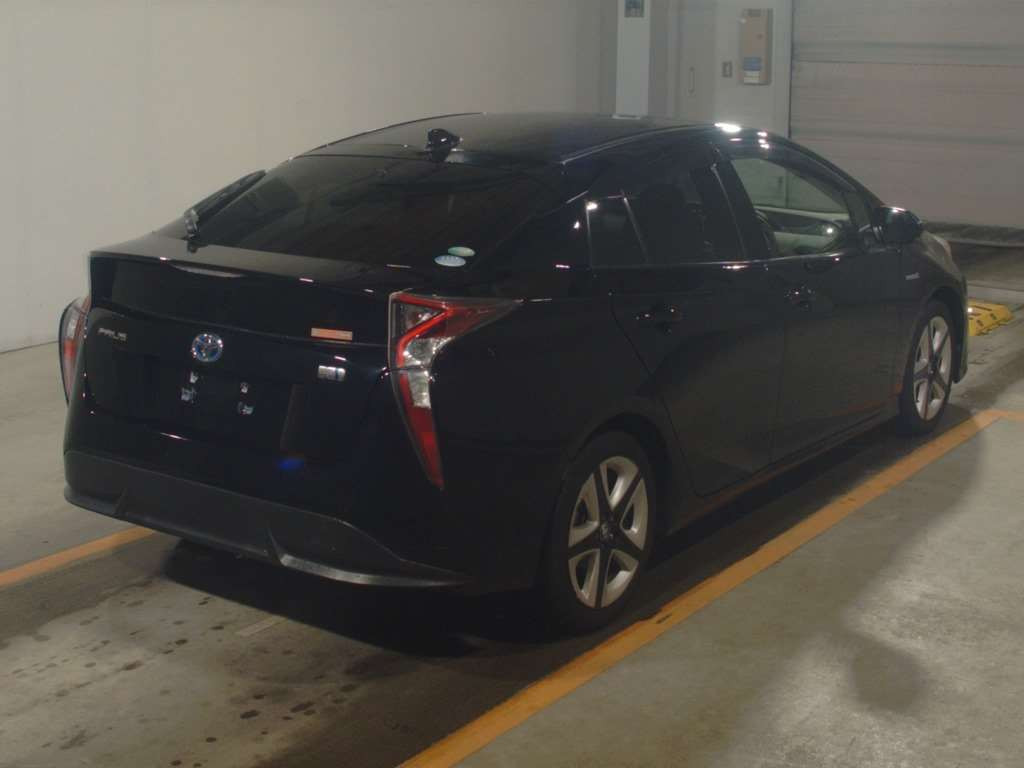 2017 Toyota Prius ZVW50[1]