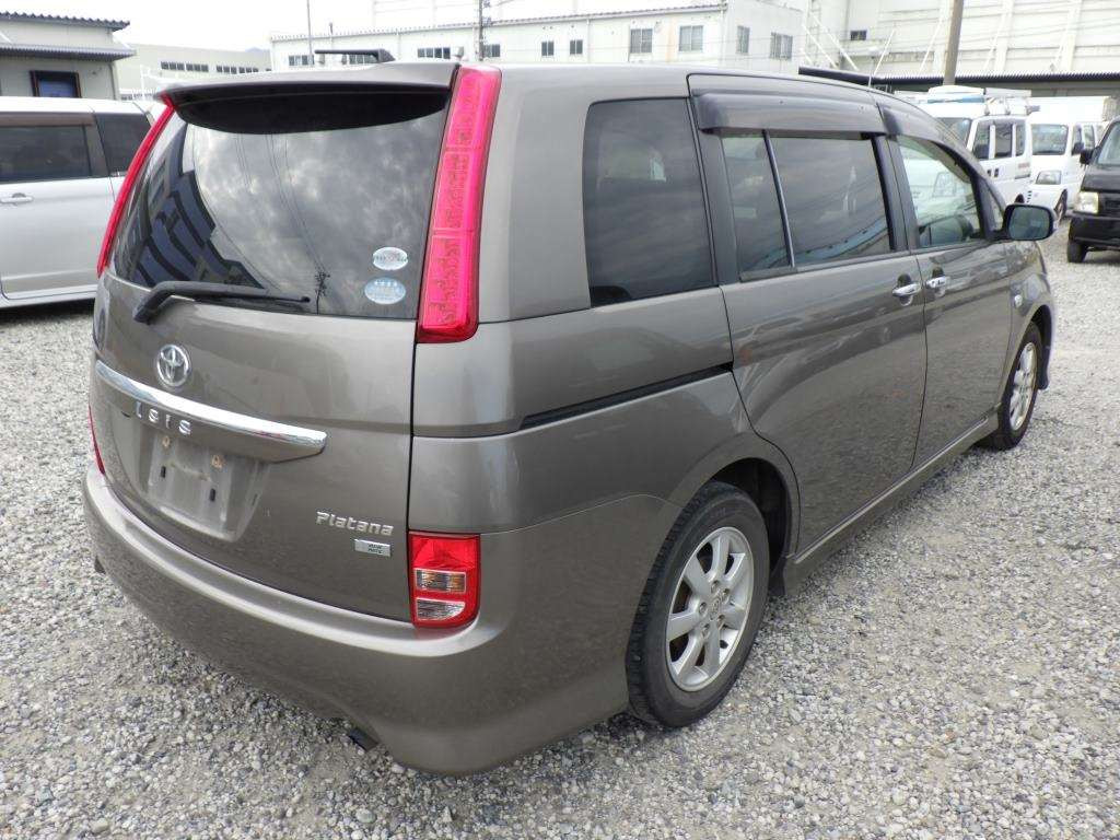 2011 Toyota Isis ZGM10W[1]