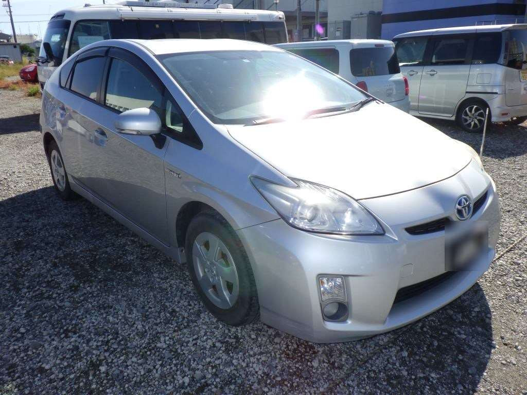 2011 Toyota Prius ZVW30[2]