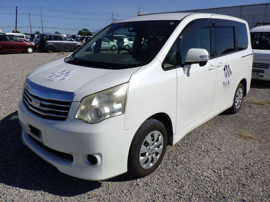 2011 Toyota Noah ZRR70G[0]