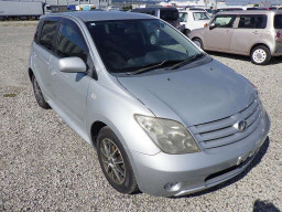 2005 Toyota IST