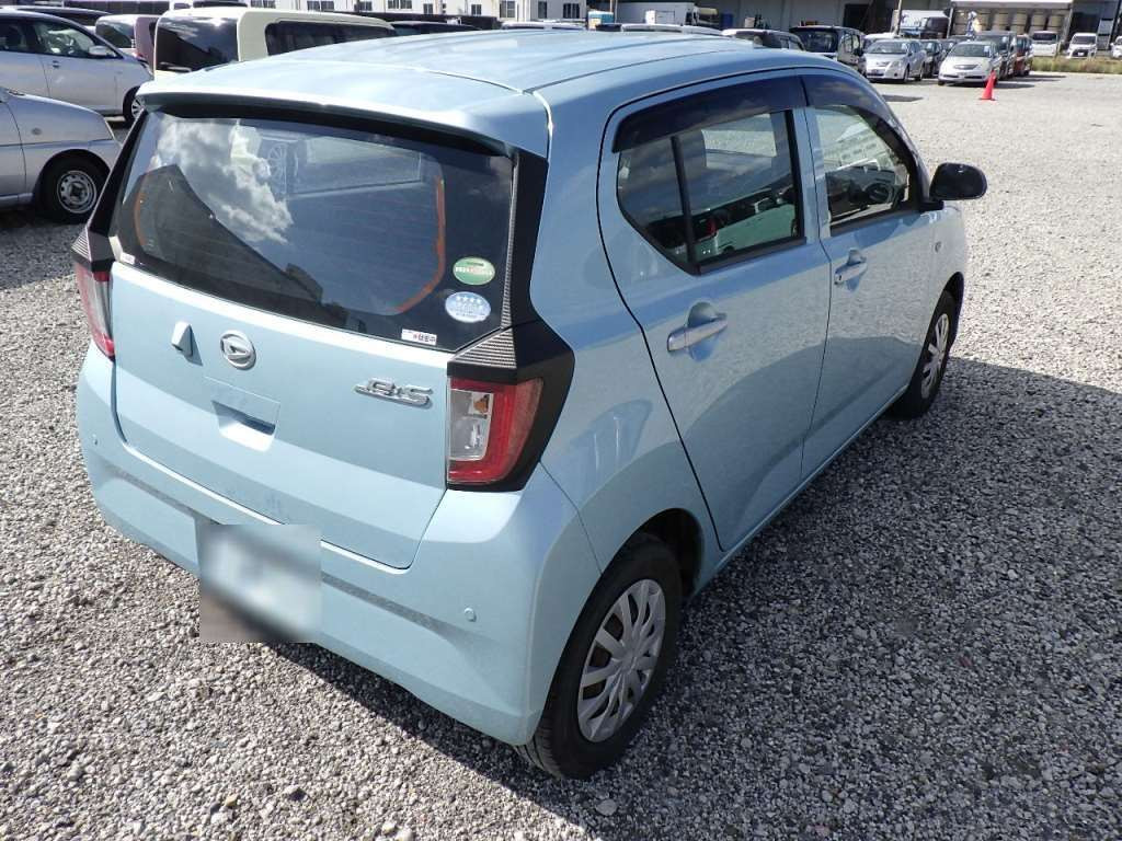 2017 Daihatsu Mira es LA350S[1]