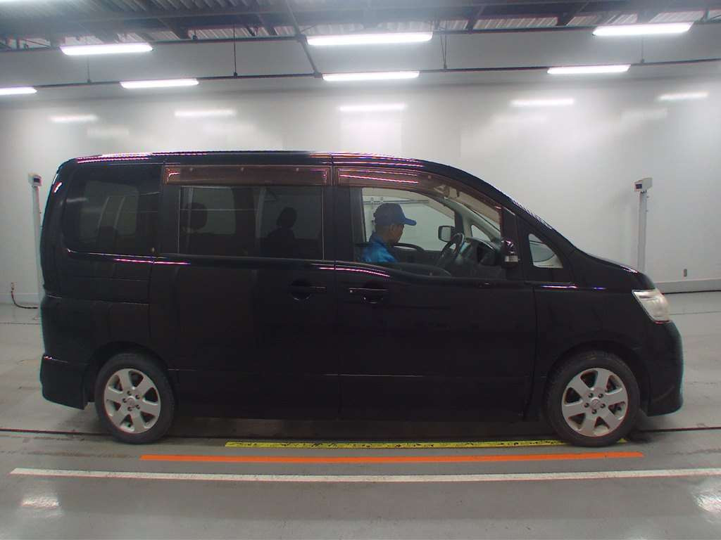 2010 Nissan Serena CC25[2]