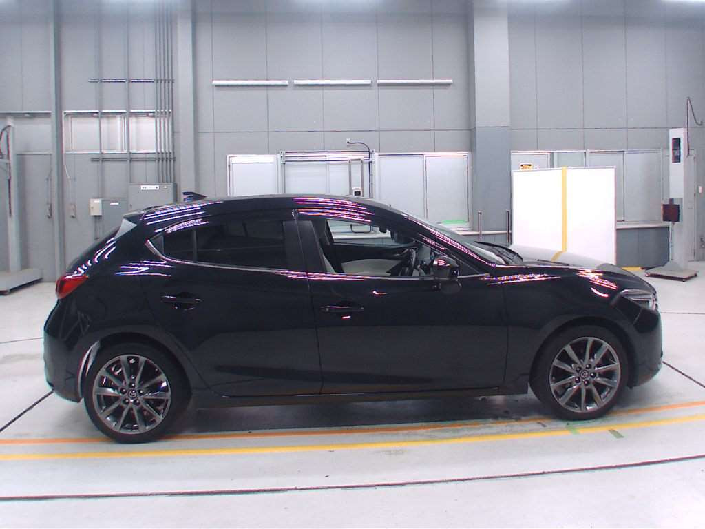 2016 Mazda Axela Sport BMLFS[2]