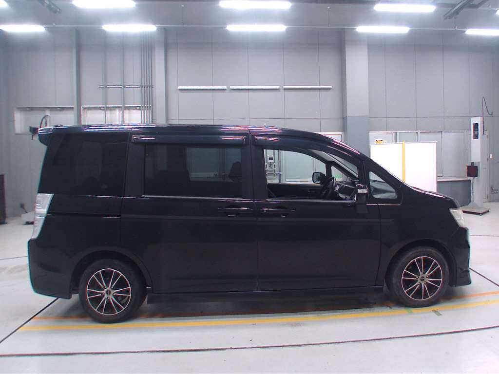 2010 Honda Step WGN Spada RK5[2]