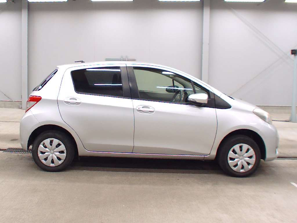 2012 Toyota Vitz NSP135[2]