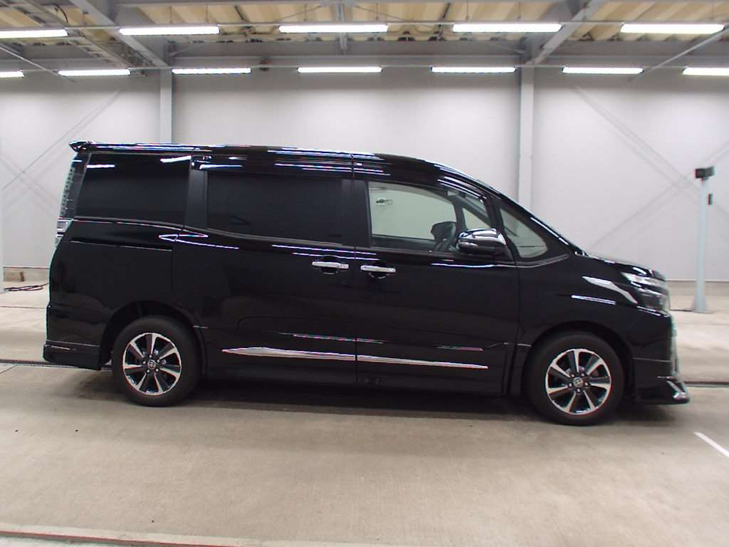 2020 Toyota Voxy ZRR85W[2]