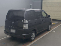 2006 Toyota Voxy