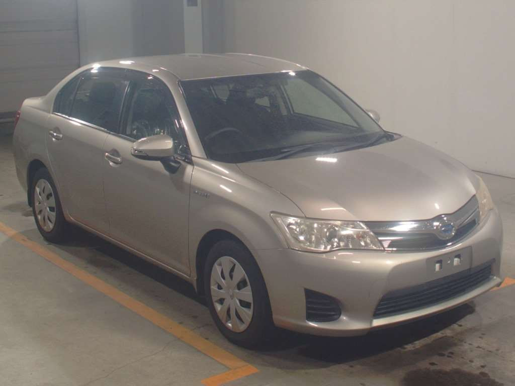 2013 Toyota Corolla Axio NKE165[2]