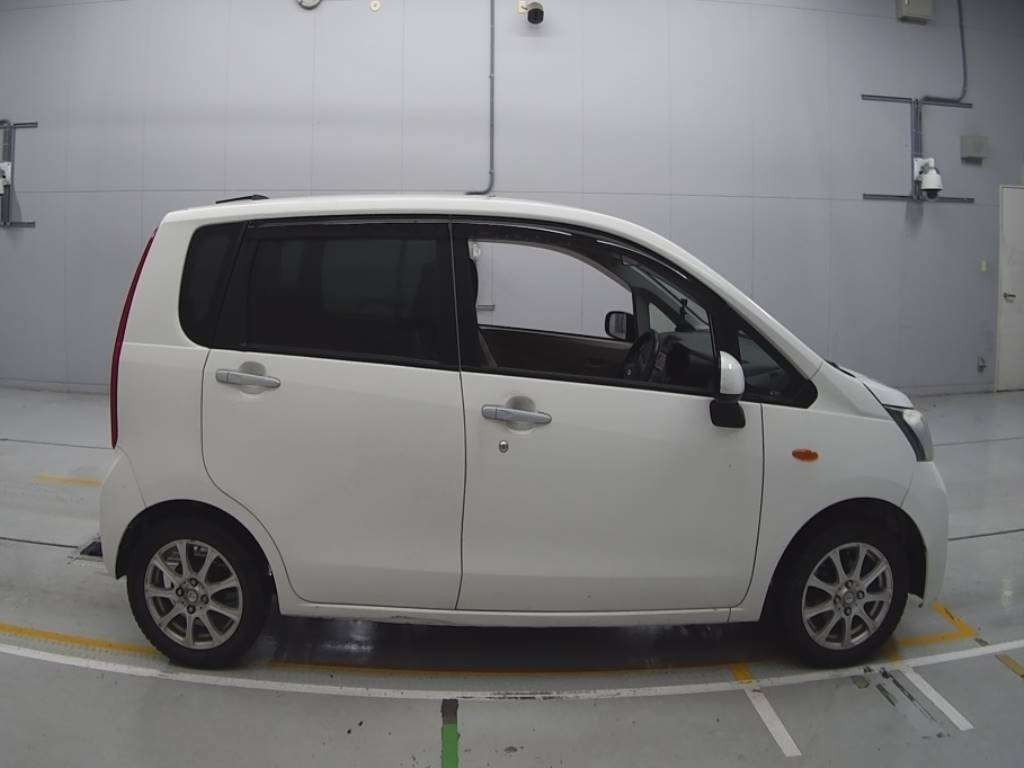 2013 Daihatsu Move LA100S[2]