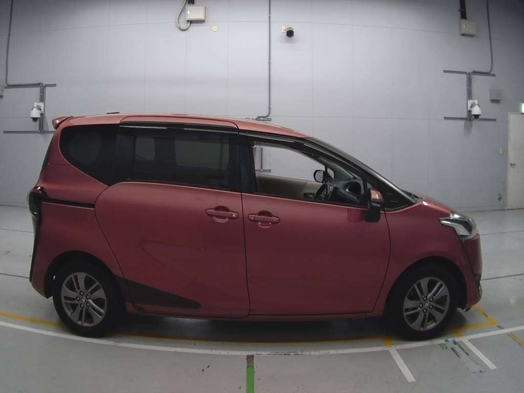 2016 Toyota Sienta NSP170G[2]