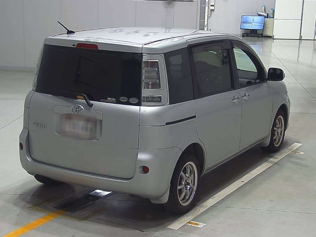 2011 Toyota Sienta NCP81G[1]