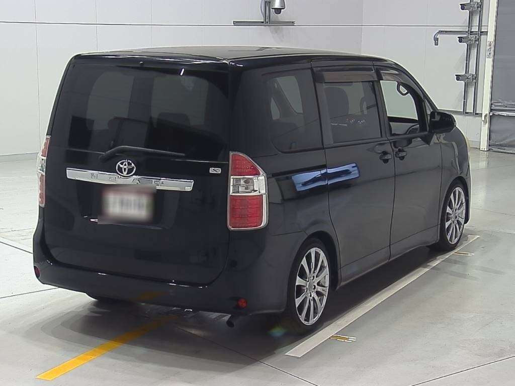 2007 Toyota Noah ZRR70G[1]