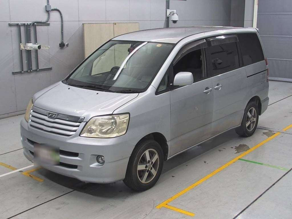 2002 Toyota Noah AZR60G[0]