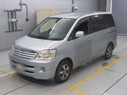 2002 Toyota Noah