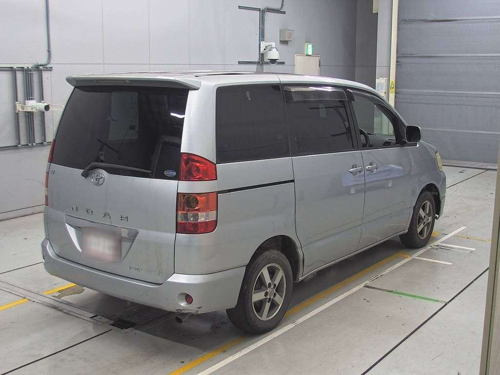 2002 Toyota Noah AZR60G[1]