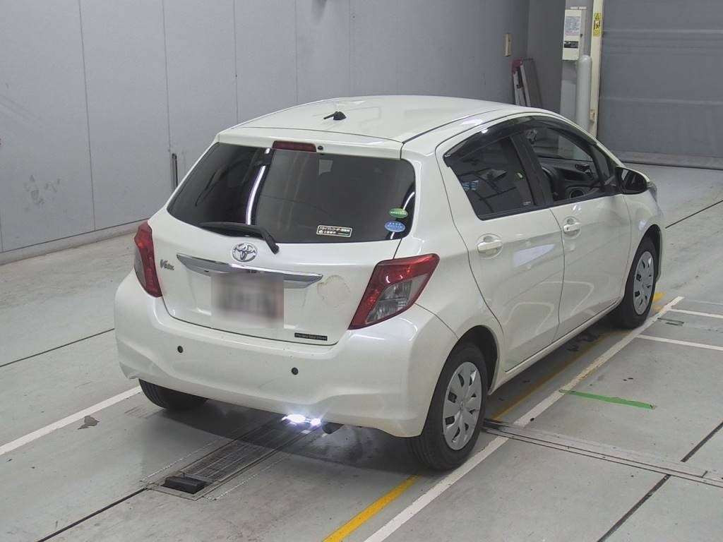 2014 Toyota Vitz NSP130[1]