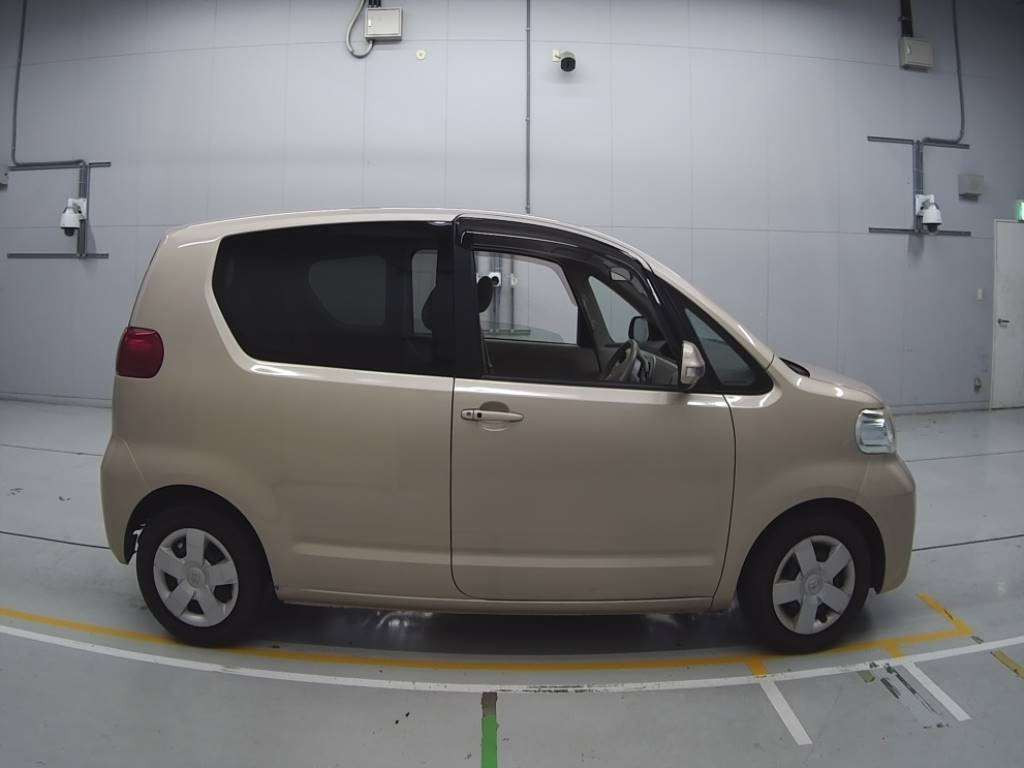 2009 Toyota Porte NNP10[2]