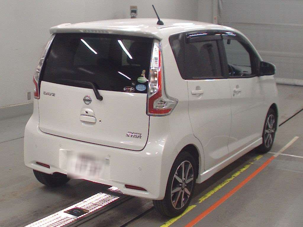 2018 Nissan DAYZ B21W[1]