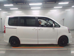 2011 Toyota Noah