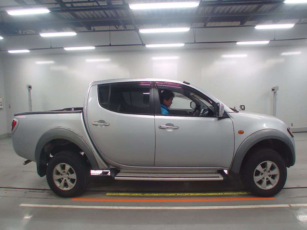 2006 Mitsubishi Triton KB9T[2]