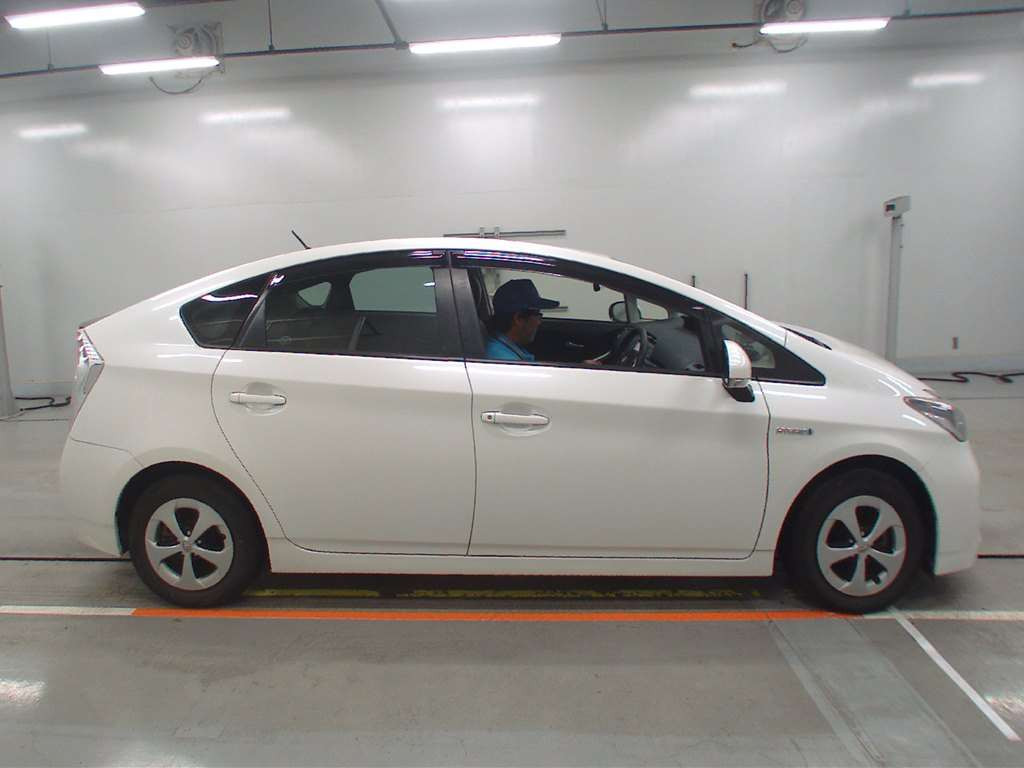 2012 Toyota Prius ZVW30[2]