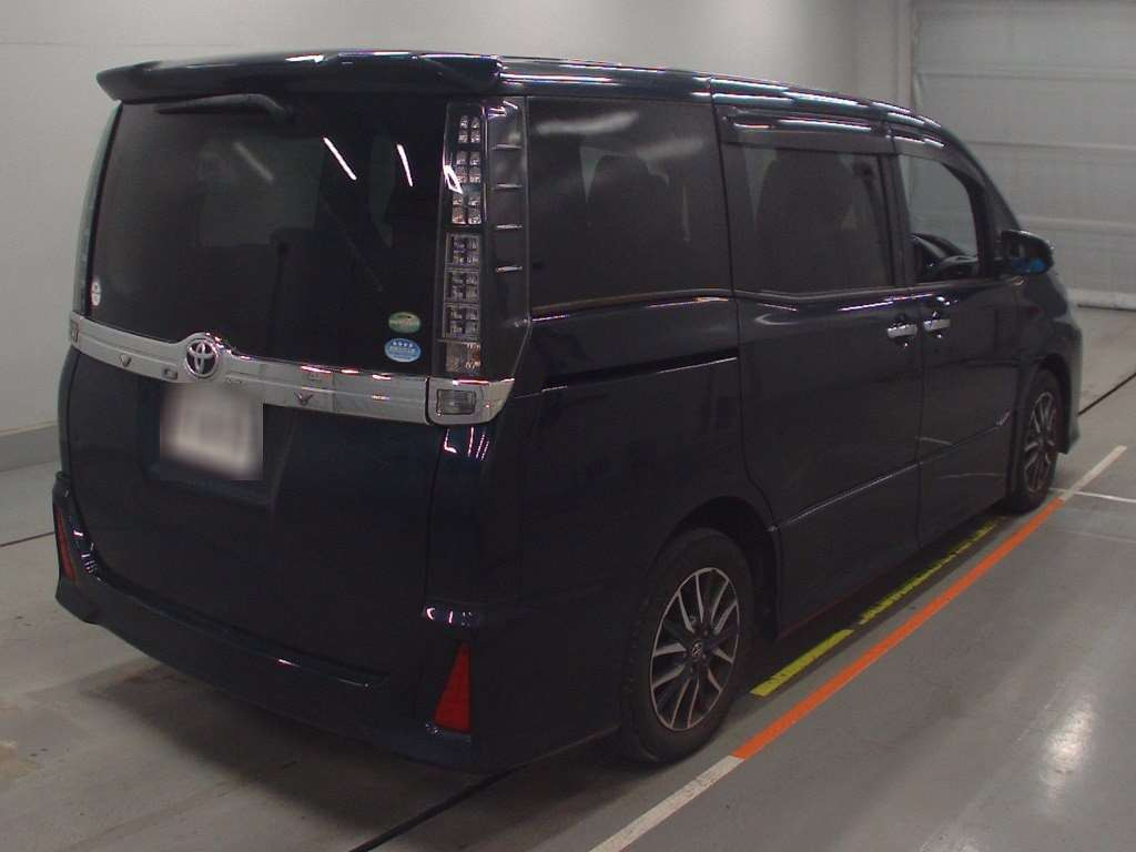 2015 Toyota Voxy ZRR80W[1]