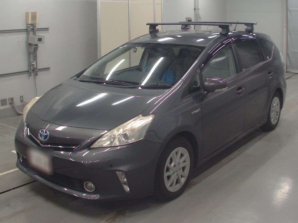 2011 Toyota Prius alpha ZVW41W[0]