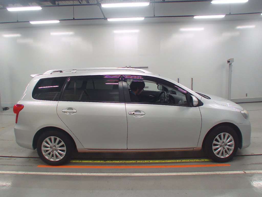 2010 Toyota Corolla Fielder NZE141G[2]