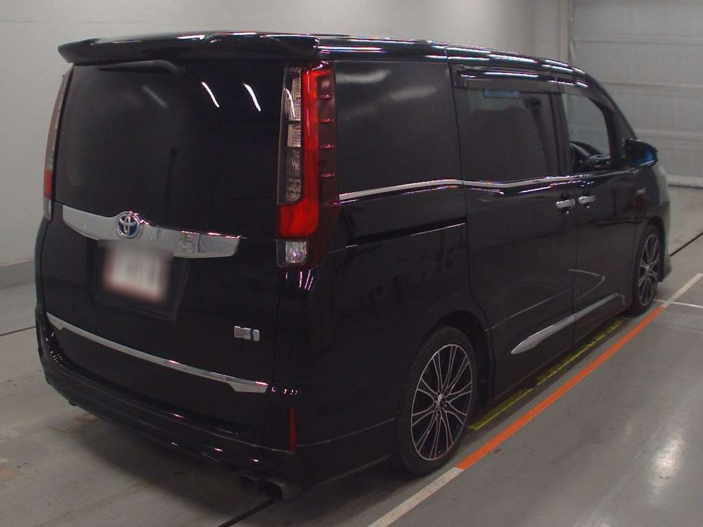 2014 Toyota Noah ZWR80G[1]