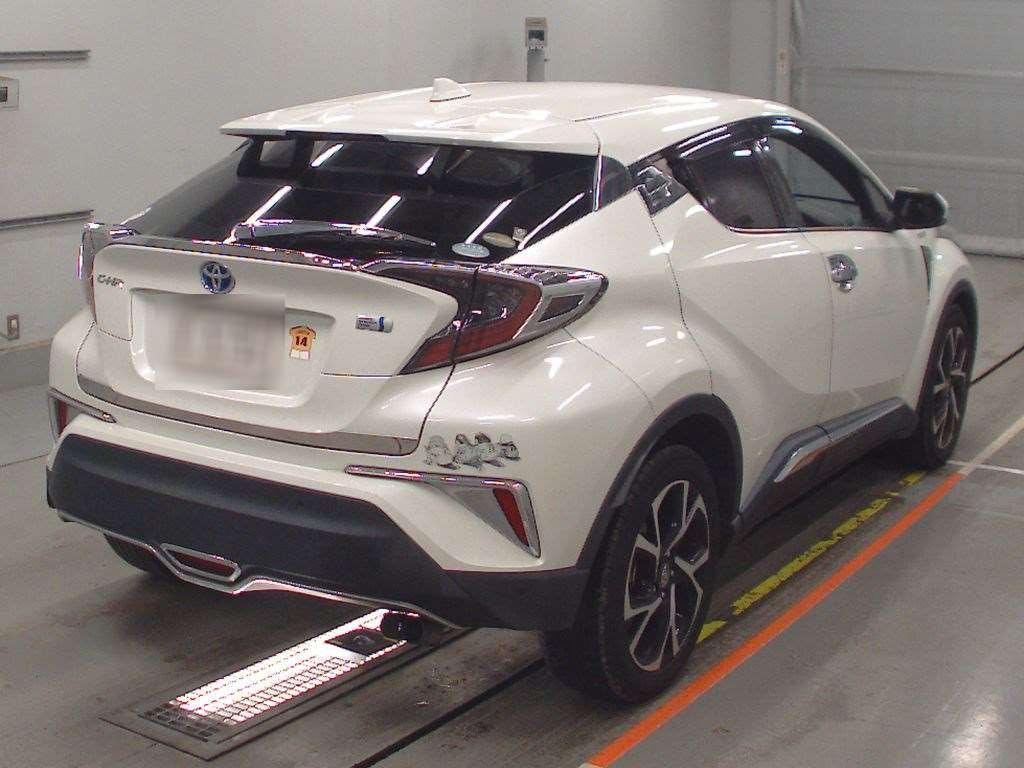 2018 Toyota C-HR ZYX10[1]