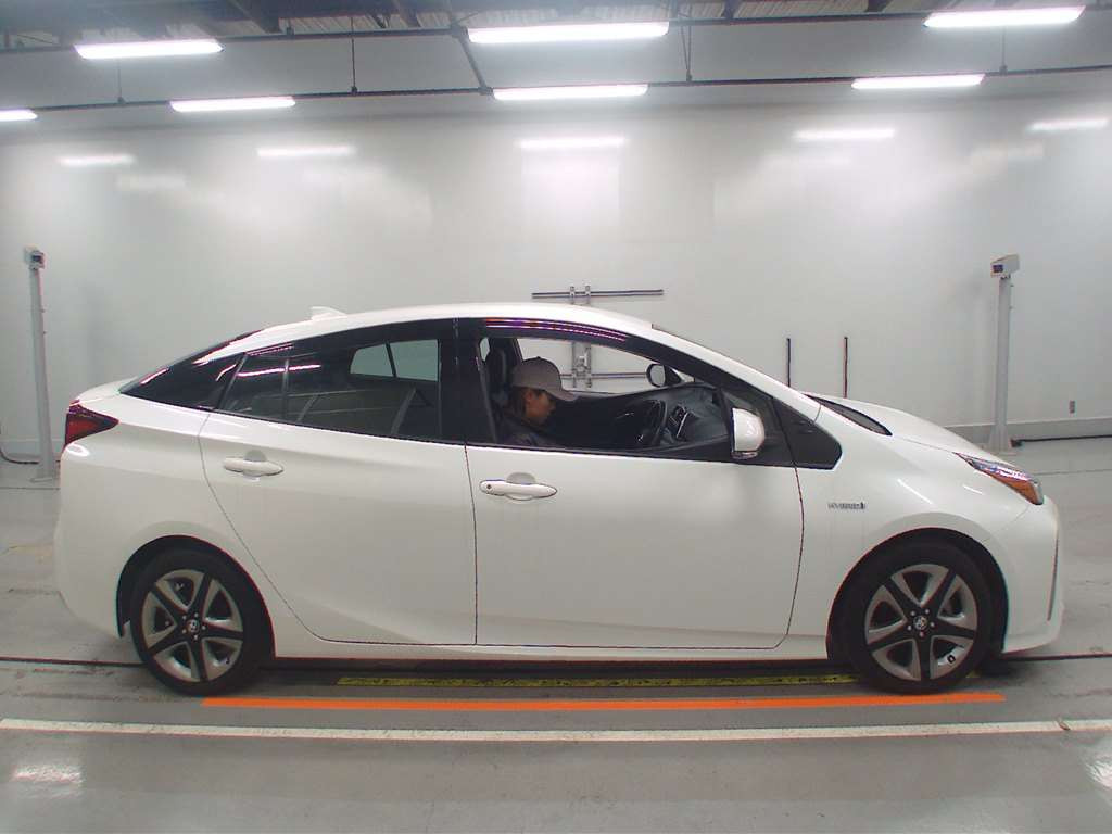 2019 Toyota Prius ZVW51[2]