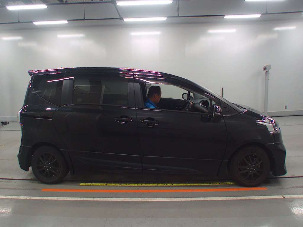 2016 Toyota Sienta NSP170G[2]