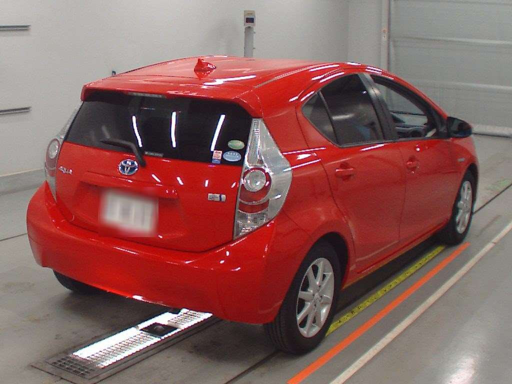 2012 Toyota Aqua NHP10[1]