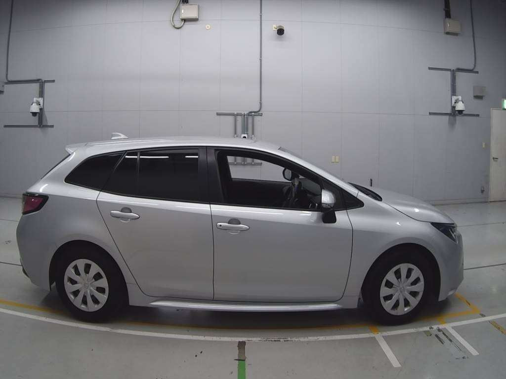 2020 Toyota Corolla Touring Wagon ZRE212W[2]