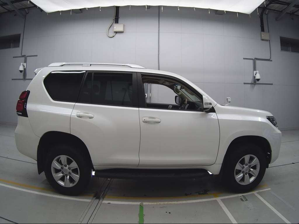 2021 Toyota Land Cruiser Prado TRJ150W[2]