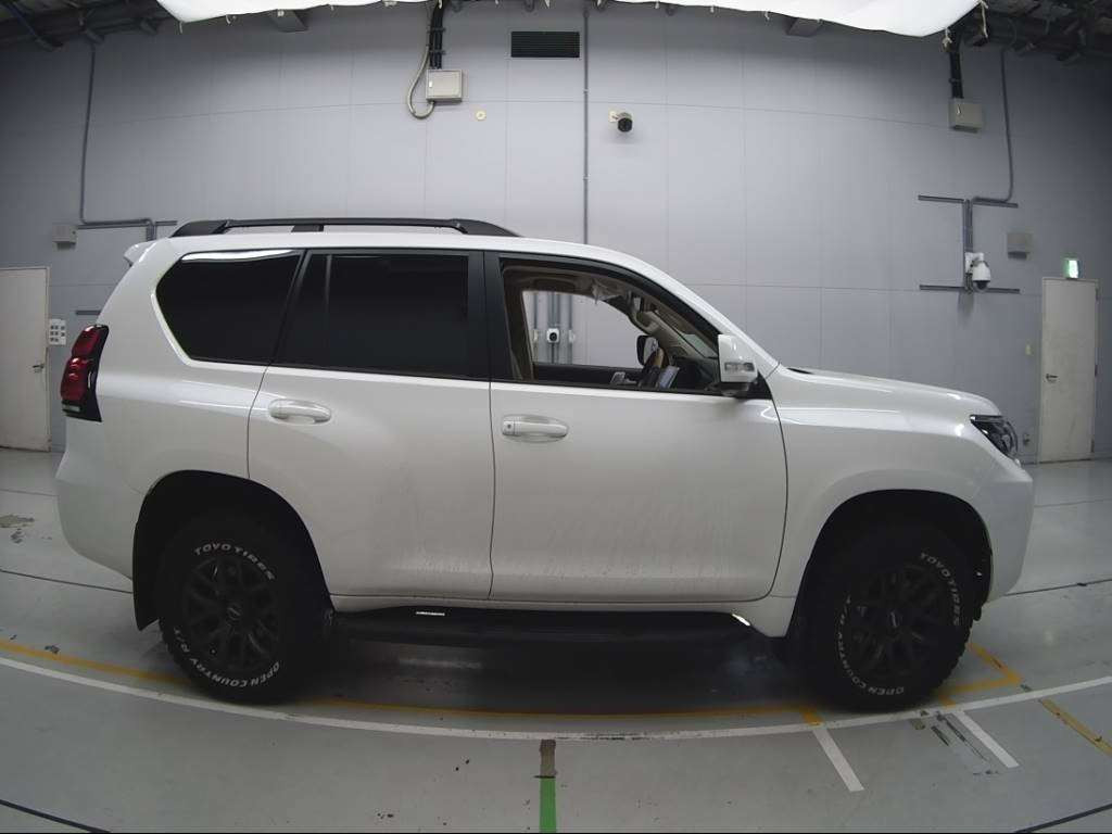 2023 Toyota Land Cruiser Prado TRJ150W[2]