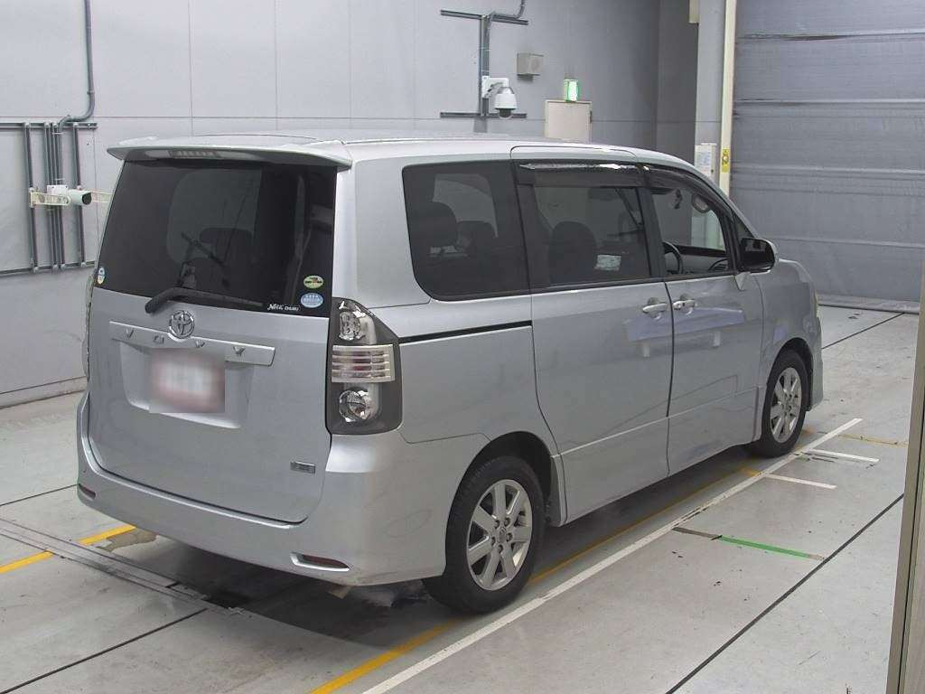 2007 Toyota Voxy ZRR70W[1]