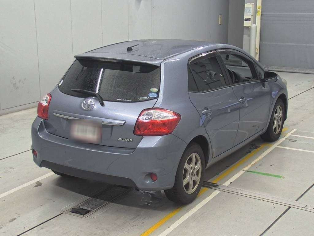 2011 Toyota Auris NZE151H[1]