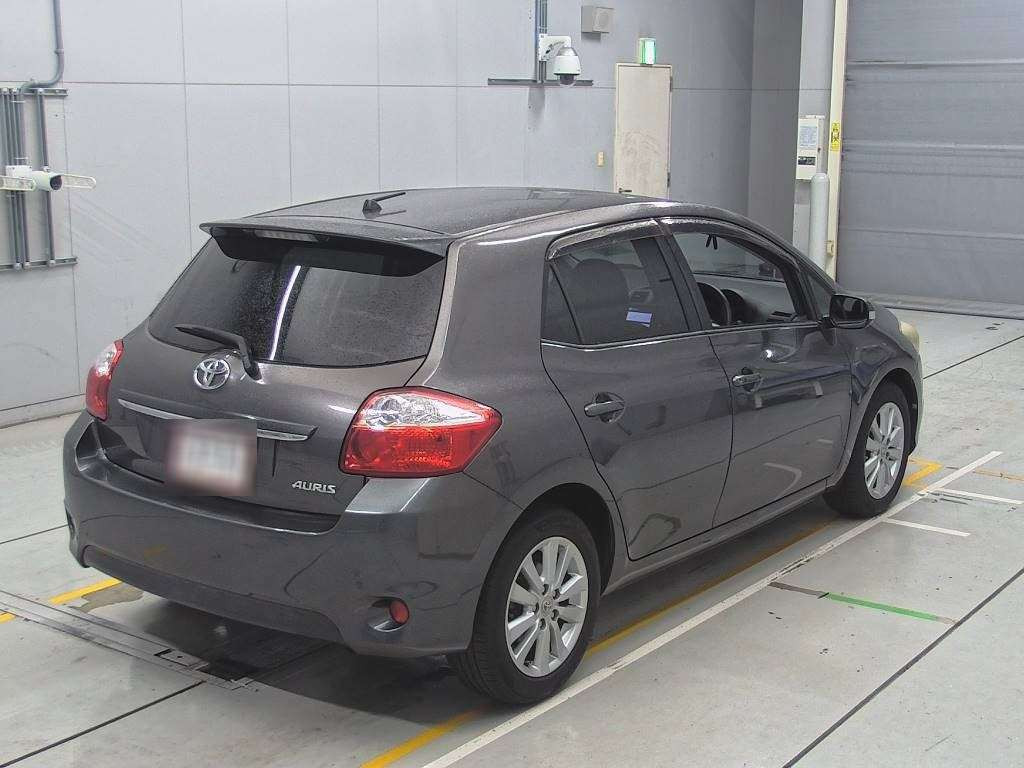 2011 Toyota Auris NZE151H[1]