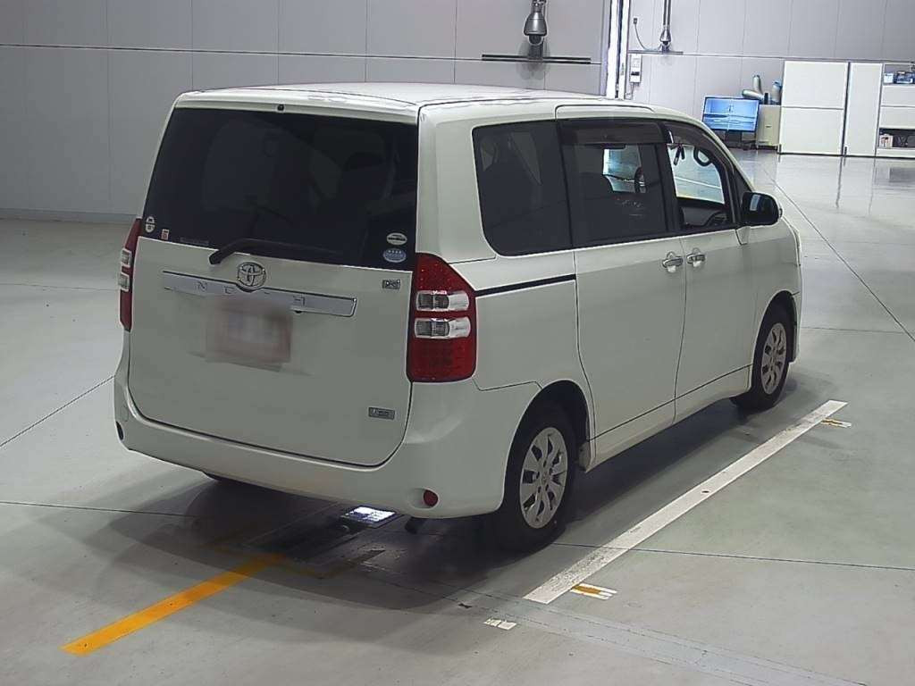 2012 Toyota Noah ZRR70G[1]