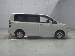 2012 Toyota Noah