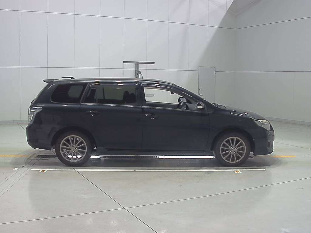 2011 Toyota Corolla Fielder NZE141G[2]