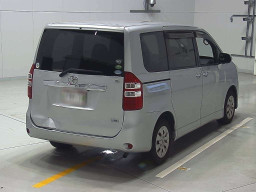 2013 Toyota Noah