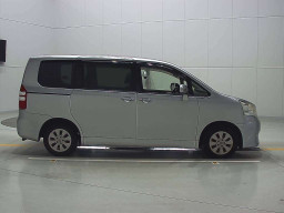 2013 Toyota Noah