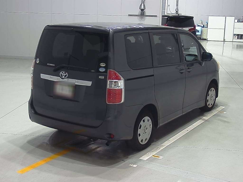 2009 Toyota Noah ZRR70G[1]