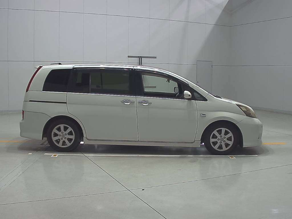 2009 Toyota Isis ZGM10W[2]