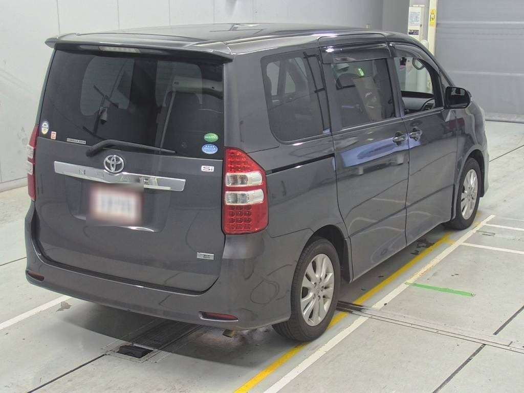 2012 Toyota Noah ZRR70W[1]